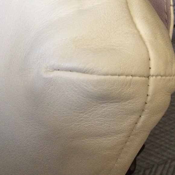 Coach cream leather crossbody bag with silver tone hardware and gold accents - Picture 3 of 7